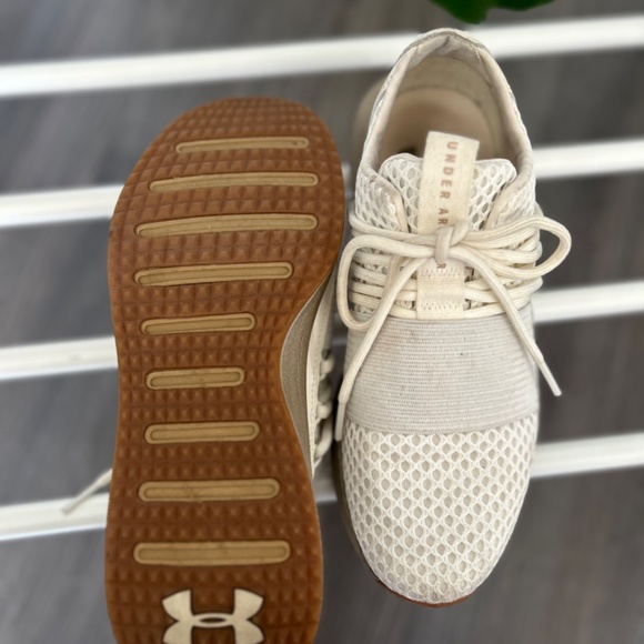 Woman’s Under armour Shoes - Picture 3 of 3